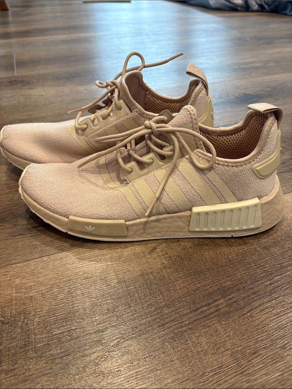 Adidas Original NMD R1 in beige/light tan